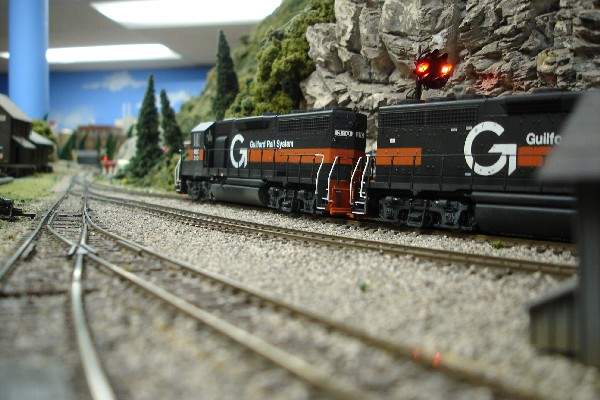 Photo of MEC 310 & 307 on the M&A (holding at Flintstone)