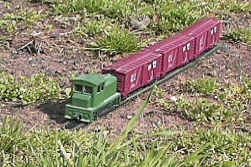 Photo of HO model train pic taken outdoors