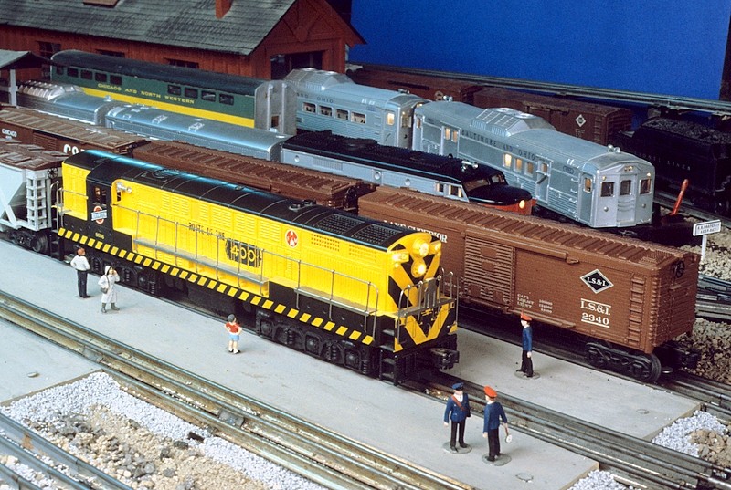 Photo of CHICAGO & NORTH WESTERN IN O-GAUGE