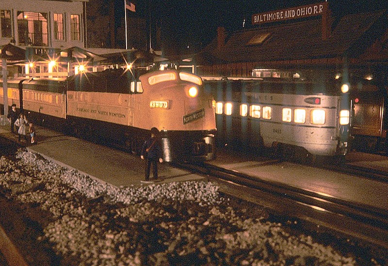 Photo of C&NW in O-Gauge at night