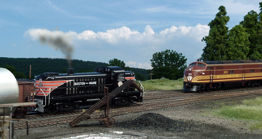 Photo of B&M 1500 in the siding for the train to Bellows Falls