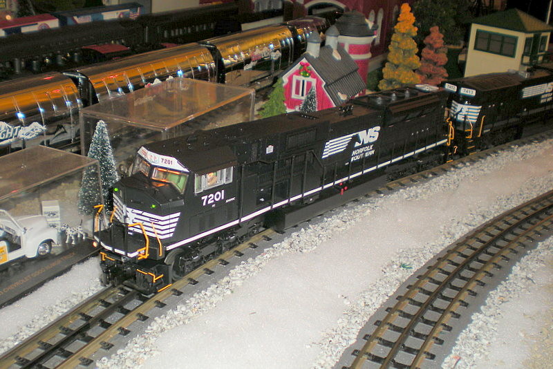 Photo of NS #7201 in O-Gauge.