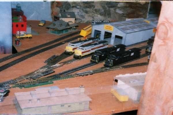 Photo of pc and el -840cw's on my train layout