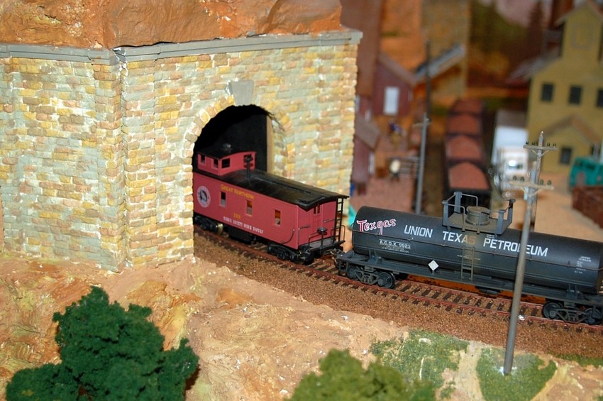 Photo of Great Northern Railroad HO Scale Layout - Image No. 33