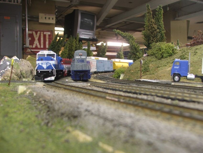 Photo of Conrail and CSX.