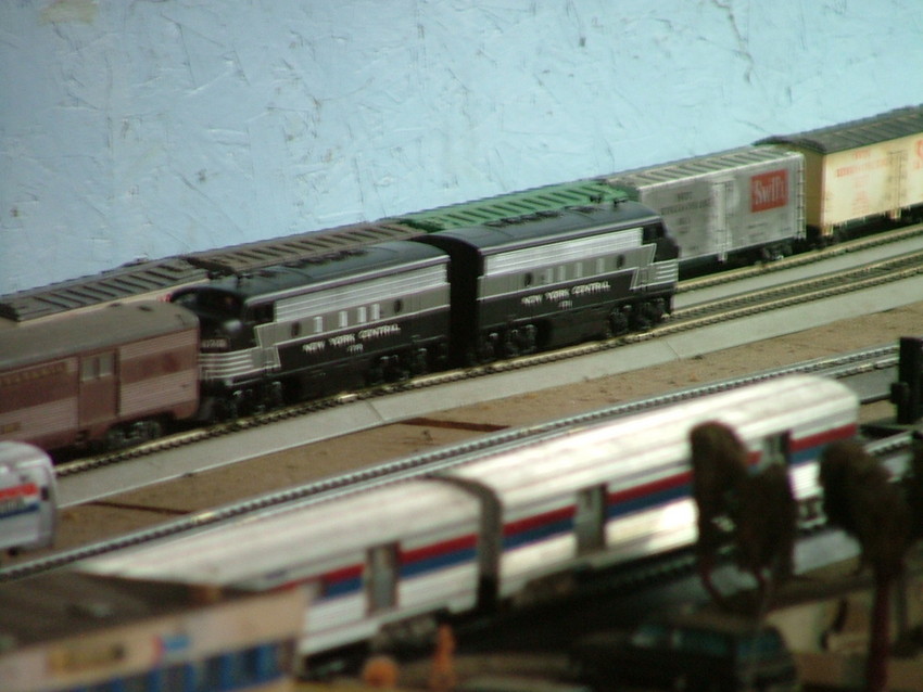 Photo of a pair of new york central f7's pulling a long train