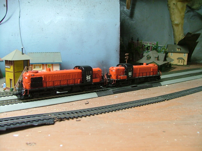 Photo of great looking pair of new haven railroad rs3's