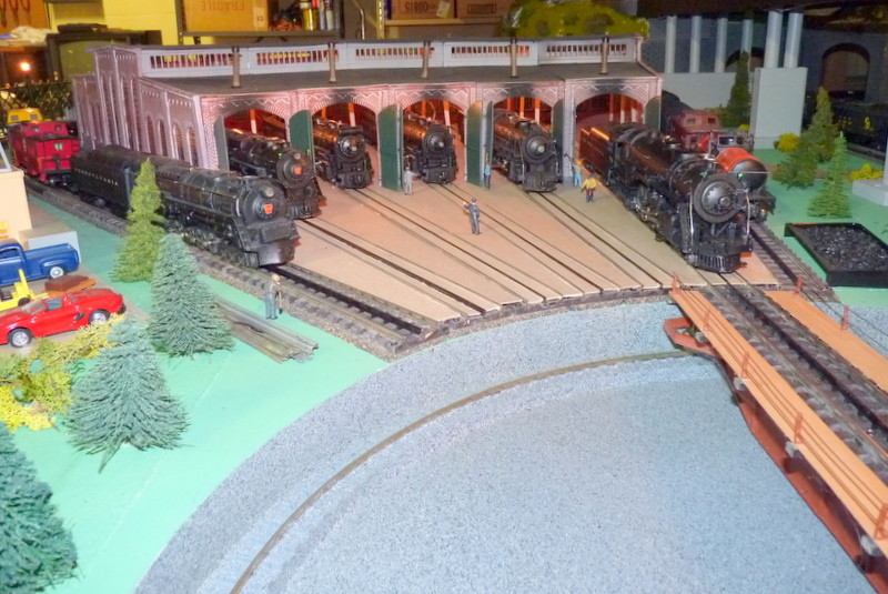 Photo of Roundhouse in O-Gauge