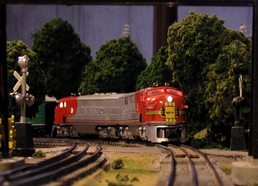 Photo of Lionel 2343 Rounds the Bend