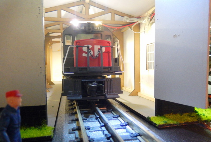 Photo of Engine House in O Gauge
