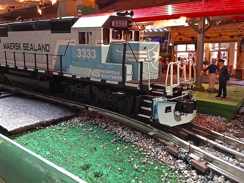 Photo of Maersk Unit on the Home Layout