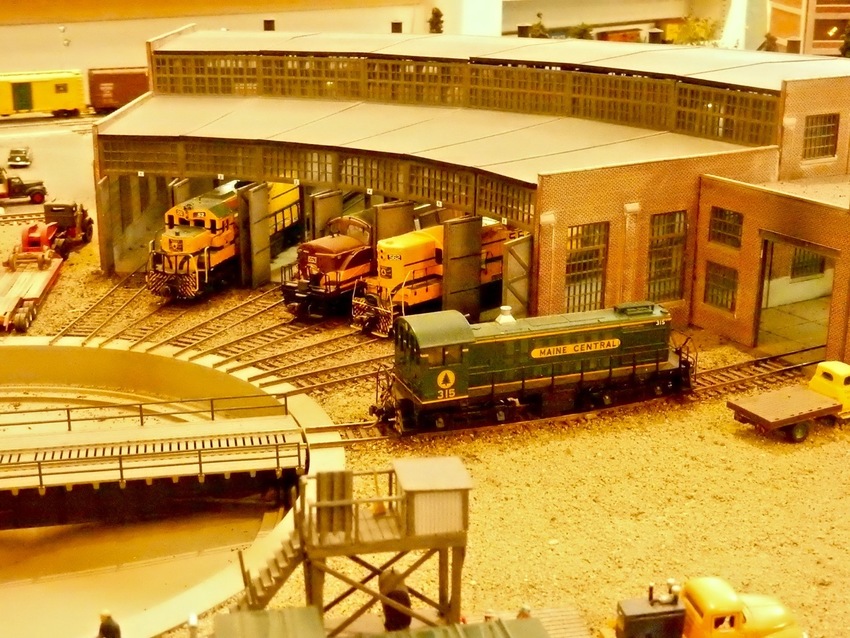 Photo of Roundhouse in HO Gauge