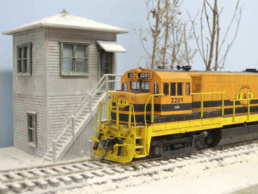 Photo of F&L 2201 waits for orders by abandoned tower