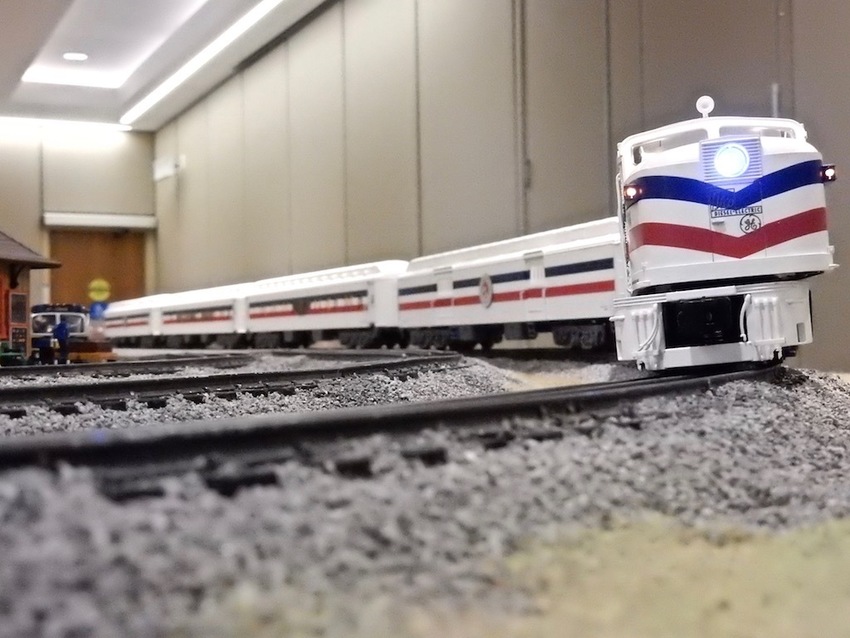 Photo of Freedom Train on the Curve in O Gauge